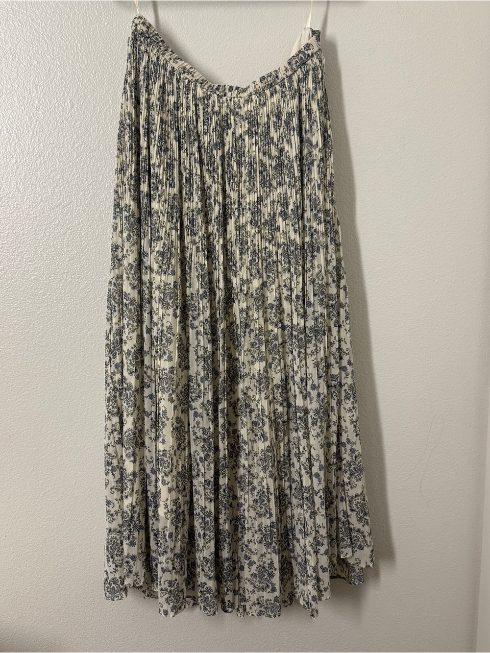 Uniqlo Floral Pleated Maxi Skirt